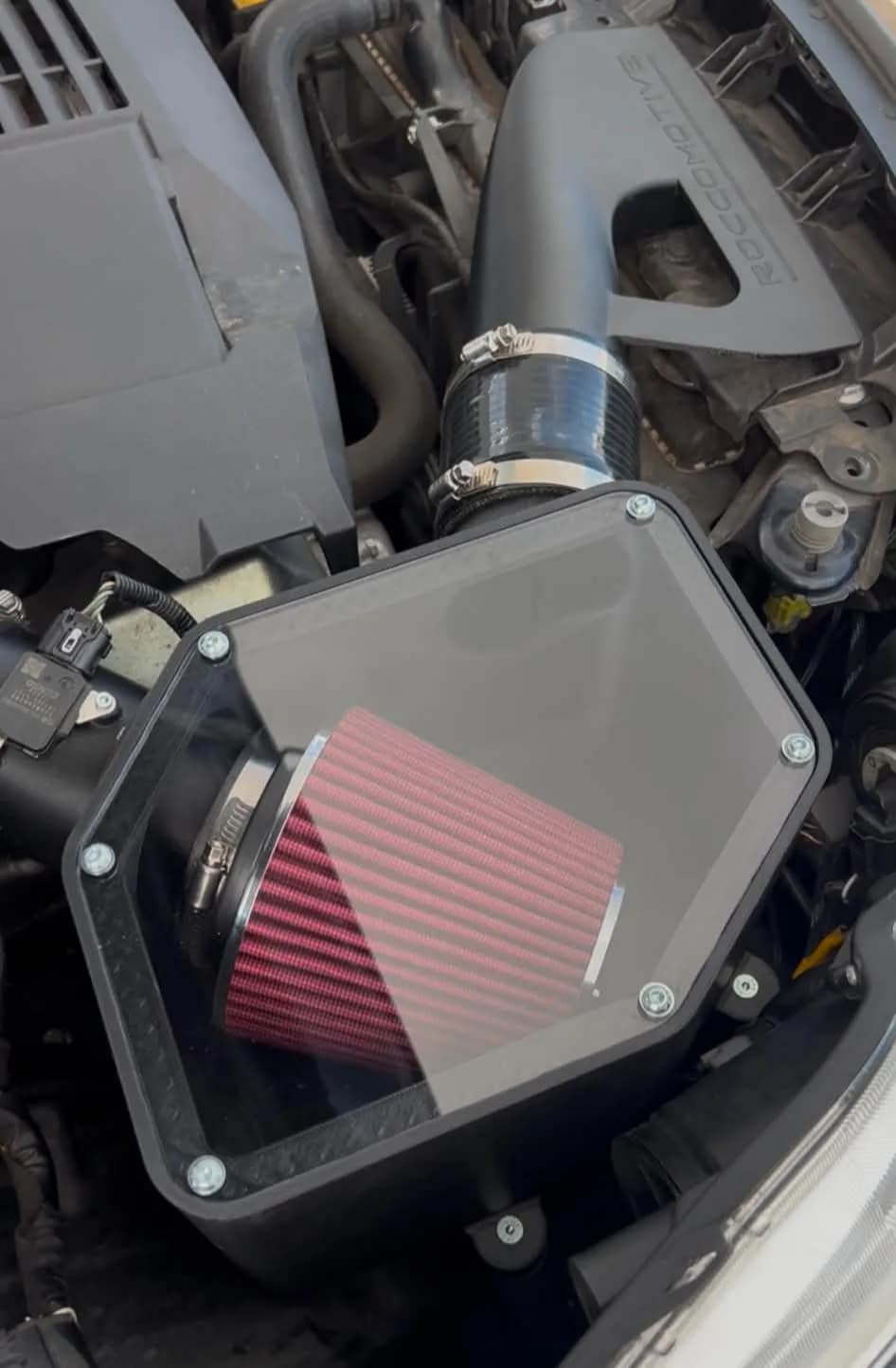 A second view of the Liberty 3.6R airbox with its intake ducts