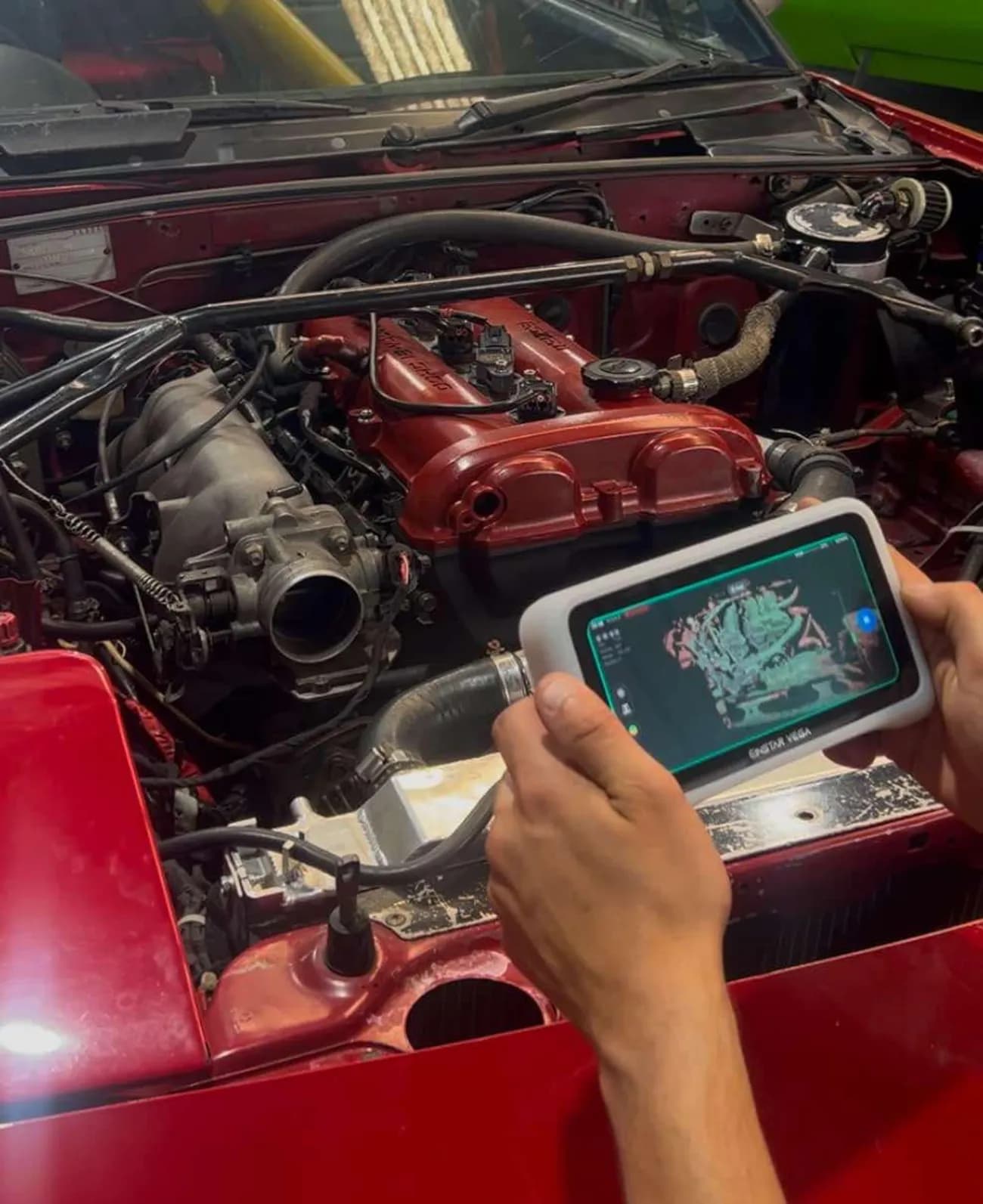 Handheld 3D scanner over an engine bay